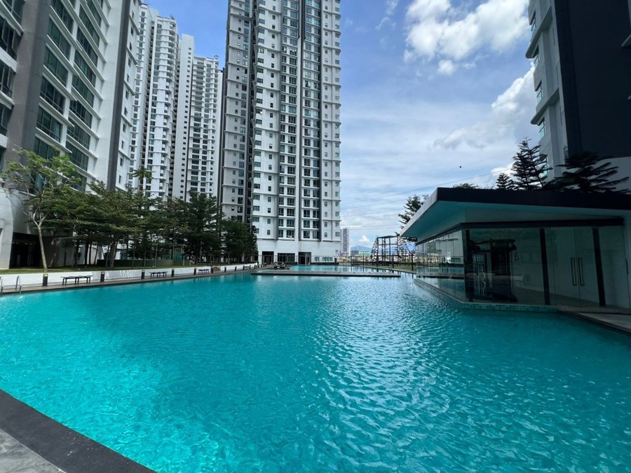 D'Rapport Residences Ampang Hilir, photograph of the completed pool deck and towers